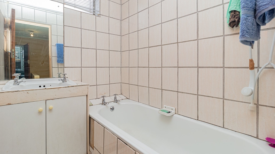 3 Bedroom Property for Sale in Westridge Western Cape